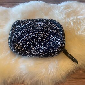 New ✨ Vera Bradley Bandana Medallion Cord Organizer